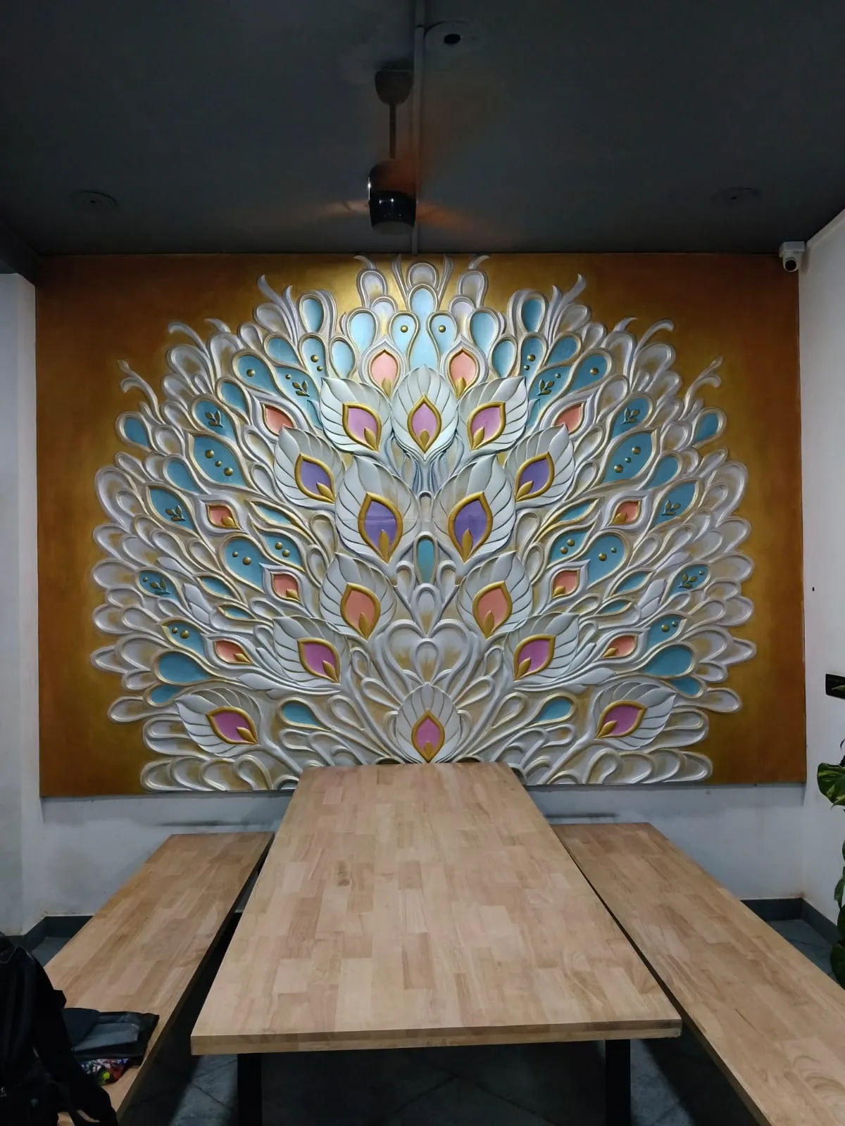 Hotel Indoor Wall Painting by Deepak in Delhi - hotel-indoor-wall-painting-delhi-11.webp